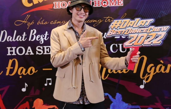 Quang Đăng chấm thi vũ đạo trong cuộc thi Dalat Best Dance Crew 2022