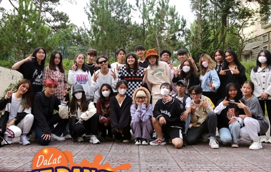 Trận battle vui nhộn giữa Hot Tiktoker 6 triệu followers và Giám Khảo Huỳnh Mến