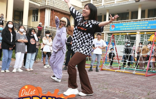 Hot TikToker CiiN bất ngờ xuất hiện, nhiệt tình hỗ trợ các nhóm nhảy