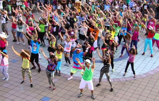 Flashmob - Kỹ thuật nhảy hiện đại để thể hiện cảm xúc, gắn kết mọi người