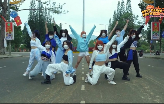 JEAGER quẩy hết nấc với I Am The Best (2NE1) và Bang Bang Bang