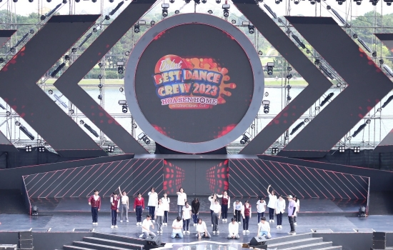 Sân khấu Dalat Best Dance Crew 2023 – Hoa Sen Home International Cup nóng dần tại quảng trường Lâm Viên